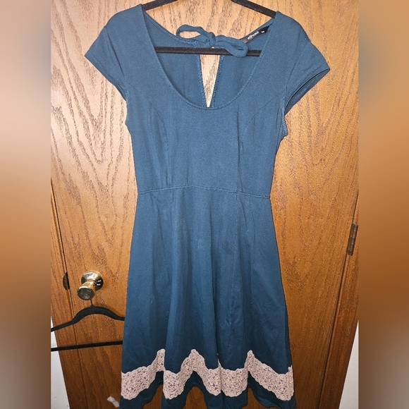 eShakti mid length cotton dress with lace inlet. Size medium or 10 - Picture 1 of 8